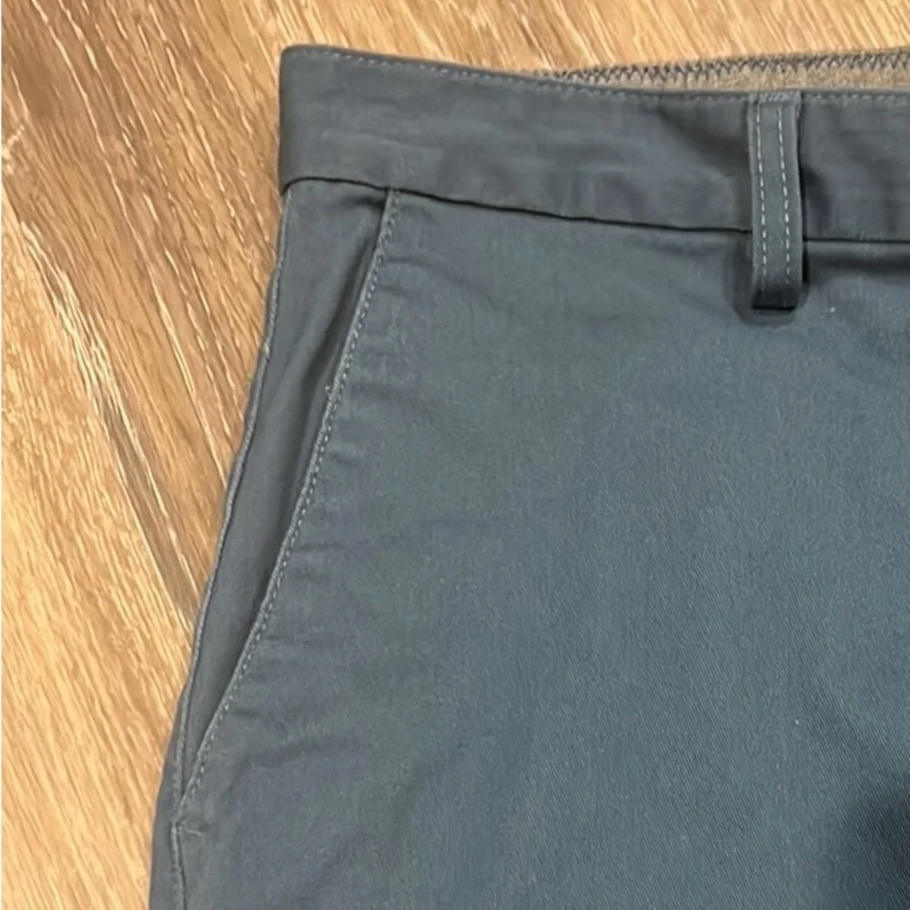 Billabong men’s teal billabong 9.5” shorts size 34